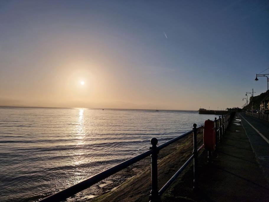 Lovely Seafront Apartment With Garden Swansea Kültér fotó
